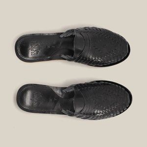 BNIB Moon (Black) Espiritu Huarache Sandals Size 9
